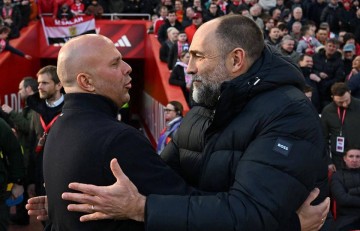 斯洛特换人惹怒球迷，利物浦十亿豪阵频现危机，欧冠出局或将导致下课