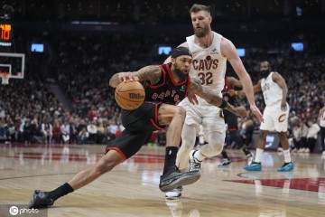 哈登18分米切尔15分 骑士惨败猛龙总分2-1