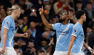 争冠格局巨变!曼城主场被诺丁汉森林逼平,瓜迪奥拉怒火中烧