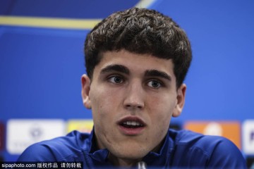 奥尔莫成弗里克手中“可替代王牌”?伪九、轮换与巴萨多线作战的新变量