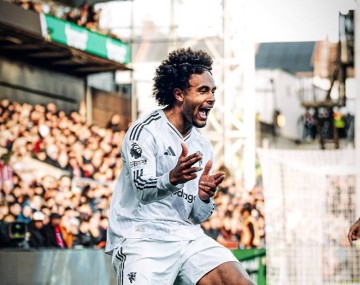 1个进球就敢要5000万欧元?曝罗马求购齐尔克泽,曼联狮子大开口