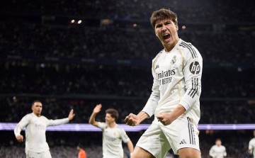 西甲最新积分战报:维尼修斯梅开二度助皇马8连胜,升至榜首超越巴萨