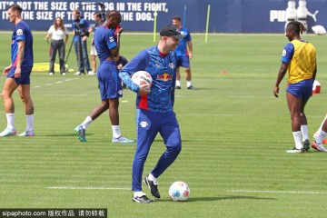 德甲球队莱比锡备战新赛季</title>
<title>德甲球队莱比锡备战新赛季