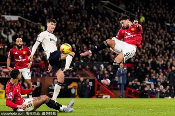 最难评的豪门队长!曼联成绩会决定B费未来,沙特人对他穷追不舍
