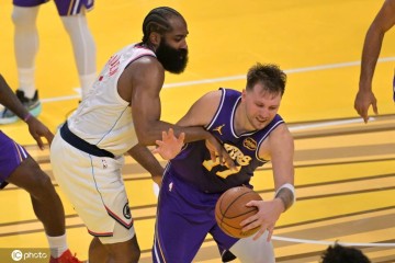 东契奇畅快40+统治洛城德比 哈登遭BIG3围殴落寞至极