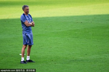 法甲球队巴黎圣日耳曼备战欧洲超级杯</title>
<title>法甲球队巴黎圣日耳曼备战欧洲超级杯