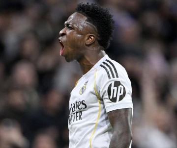 足坛一夜动态:拜仁16连胜创造历史,皇马登顶西甲,国米3-2绝杀尤文