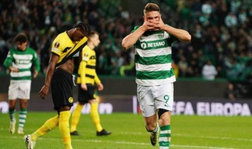 莱万决心全力助巴萨争夺西甲与欧冠冠军，续约一年意义何在，出乎意料的选择引发热议