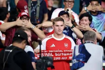 欧冠天外飞仙!埃泽轰无解世界波,阿森纳核心彻底觉醒,6750万镑真值值爆了