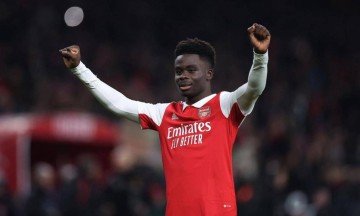 阿森纳球迷估计是真炸了,萨卡续签长合同后状态全线崩溃