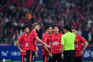 热议中超争冠：阿森纳都要夺冠了 申花国安还要多久