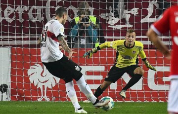 汉堡近5轮赛事仅获1平4负,斯图加特锋线火力持续强劲!