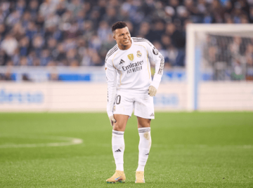 姆巴佩膝伤加剧！皇马高层担忧，过度使用埋下隐患，球迷怀念C罗