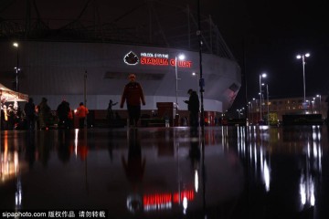 VAR争议再现!利物浦角球混战进球被判无效,手球引发热议!