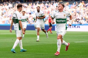 西甲争冠焦点!巴萨主场迎战埃尔切,榜首劲旅能否延续主场统治力?