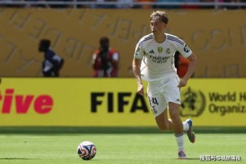 巴萨1-0险胜藏隐忧:亚马尔封神难掩短板,双线争冠这样能行?