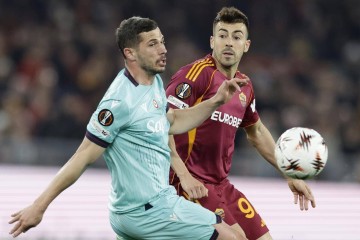 随着第111分钟丢球+比分3-4,罗马不敌意甲第8,无缘欧联八强