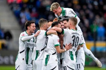 足坛悲喜一夜!国米7连胜终结,拜仁3-0豪取13连胜,大巴黎3-0,多特压哨绝杀