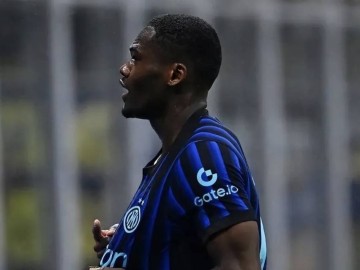 天塌了！1.5亿转费会一夜归零？那不勒斯这出夺冠即解散的悲剧让全意甲哭麻了！