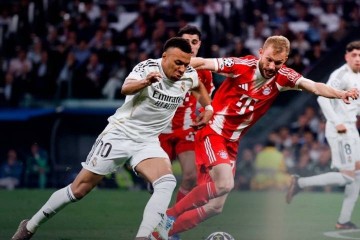 皇马再陷入四大皆空泥沼：欧冠不敌拜仁翻盘难，西甲被巴萨压制