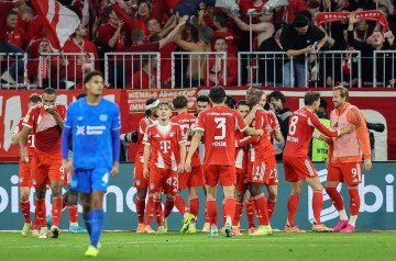 足坛冷门一夜！皇马2-1落后巴萨4分，多特蒙德1-1倒下，拜仁2-2爆冷