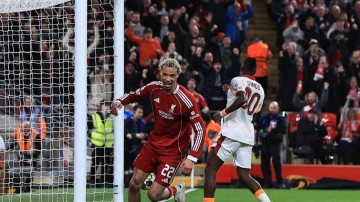 4-1大逆转!利物浦放弃传控反而赢了,斯洛特一招化解帅位危机