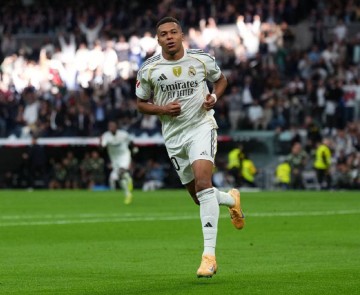 足坛一夜动态!阿森纳7连胜,曼城兵败梦魇之地,皇马复仇巴萨