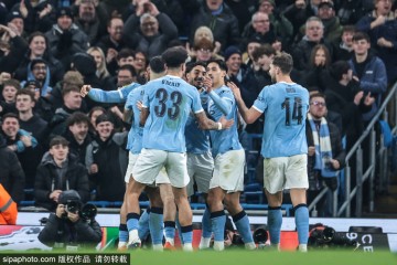 组图:联赛杯曼城顺利晋级 众将开心庆祝