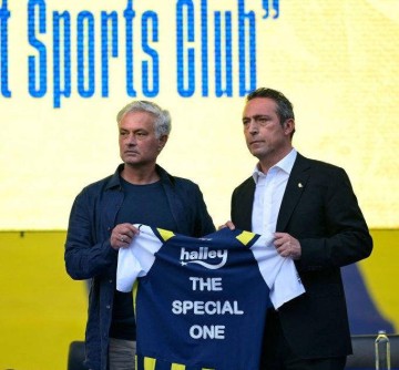 足坛狂欢夜：意甲双雄强势发力，穆帅东家创造历史，西甲格局显现断层