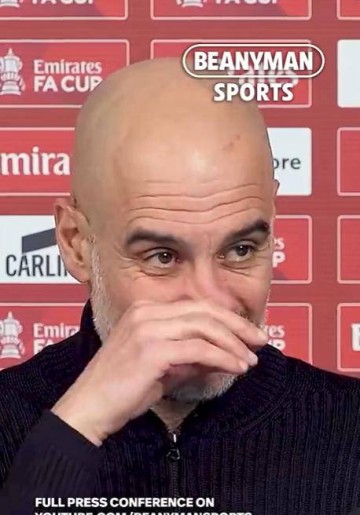 一日英超速递:瓜迪奥拉再显幽默本色,阿森纳门将拉亚领跑金手套榜