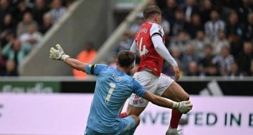 阿森纳女足今夜欧冠全球双冠到手，加时绝杀点燃酋长球场，姑娘们把历史写进传奇章节