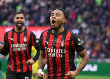 意甲第17轮战报:米兰主场3-0大胜维罗纳,恩昆库首发上演双响炮