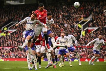 曼联3-1维拉巩固前三!卡里克后发制人成功,空霸卡塞米罗破局助攻王B费破纪录