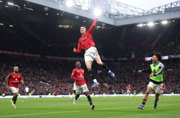 曼联一周双赛谢什科必首发!一特质征服更衣室,拉爵或放弃买前锋