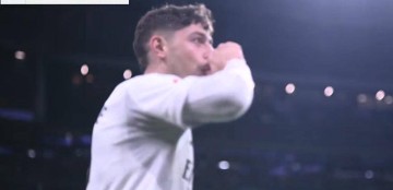 压力给到巴萨!皇马4-1完胜,登顶西甲积分榜,维尼修斯梅开二度