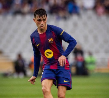 2-1!2-0!曼城3连胜重返争冠区,阿劳霍客串中锋绝杀,巴萨登顶