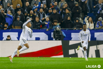 2-1!14亿豪门终结连败+6轮2胜 神锋17轮17球 昔日亿元前锋28轮首球