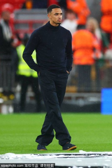 利物浦内讧曝光！斯洛特不愿卖迪亚斯，总监休斯却执意推动转会