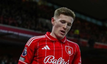 1亿英镑!曼联盯上诺丁汉中场,多队争抢,转会局面或错综复杂