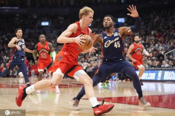 莺歌赛季新高37分米切尔17+8 猛龙力克骑士豪取8连胜