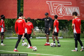 德甲球队柏林联合备战新赛季</title>
<title>德甲球队柏林联合备战新赛季