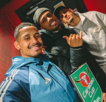 裁判争议再现,争抢中场新星,阿森纳冲刺前遇两重考验