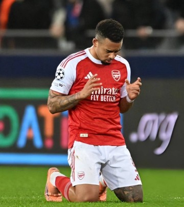 阿森纳2-1险胜狼队揭示不足,萨卡两造乌龙球太幸运,5分领跑讽刺