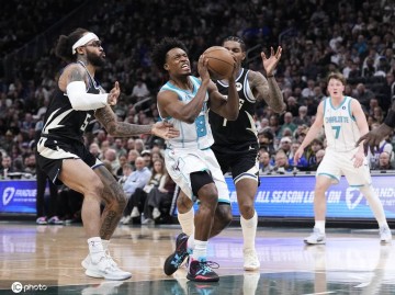 字母30+10&准绝杀克尼普尔26分 雄鹿险胜黄蜂