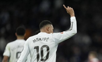 姆巴佩左膝伤情成谜:自去年12月带伤征战,面对曼城应否登场引发争议