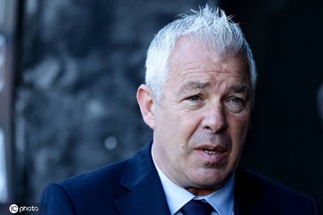 突发心脏骤停!一代足球传奇去世</title>
        
    <title>突发心脏骤停!一代足球传奇去世