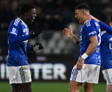 (体育)足球——意甲:科莫胜罗马