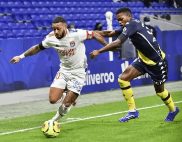 里昂雄狮怒甩杯赛耻辱,3000万神锋祭出屠刀!巴黎FC保级梦碎在即?