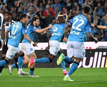 意甲冠军复仇时刻!那不勒斯主场誓斩卡利亚里,双枪领衔冲击晋级