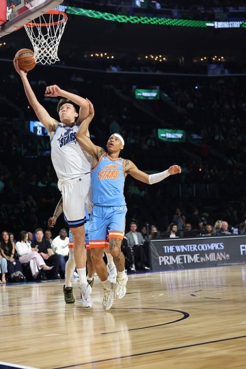 杨翰森8分钟10+2得分全场第二 5中4数据力压克林根